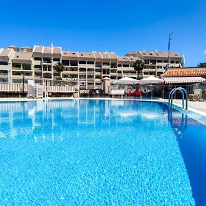 https://los-cristianos-heated-swimming-pool-air-conditioned.tenerifehoteles.net